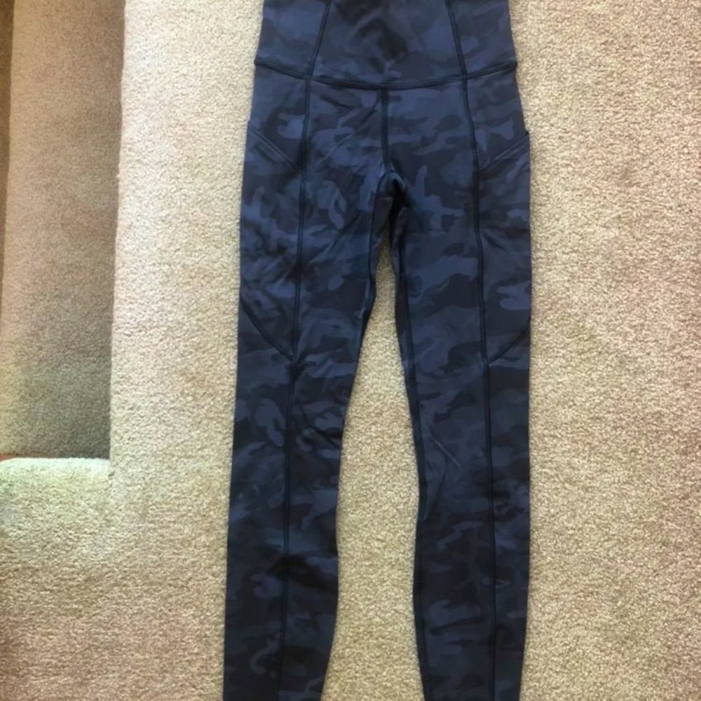 Fast and free 7/8ths camo legging